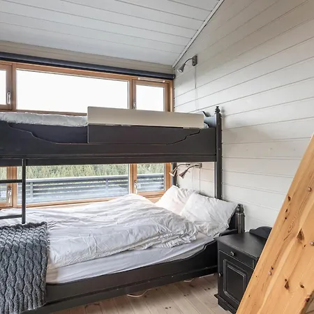 Stunning Home In Lyngdal Hébergement de vacances
