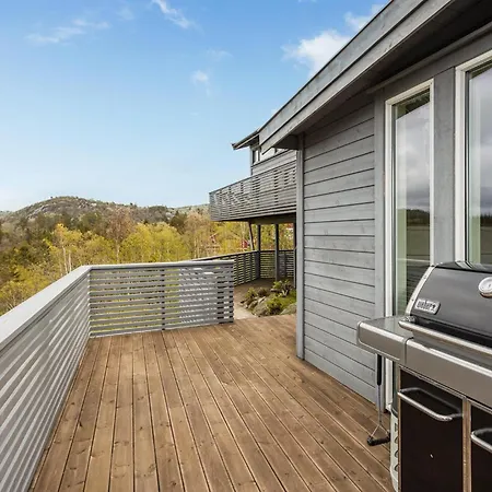 Stunning Home In Lyngdal Hébergement de vacances *