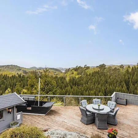 Stunning Home In Lyngdal * Lyngdal
