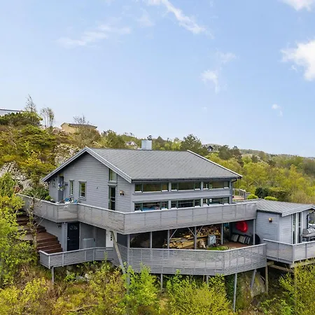 Stunning Home In Lyngdal