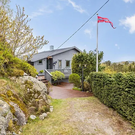 Stunning Home In Lyngdal * Lyngdal